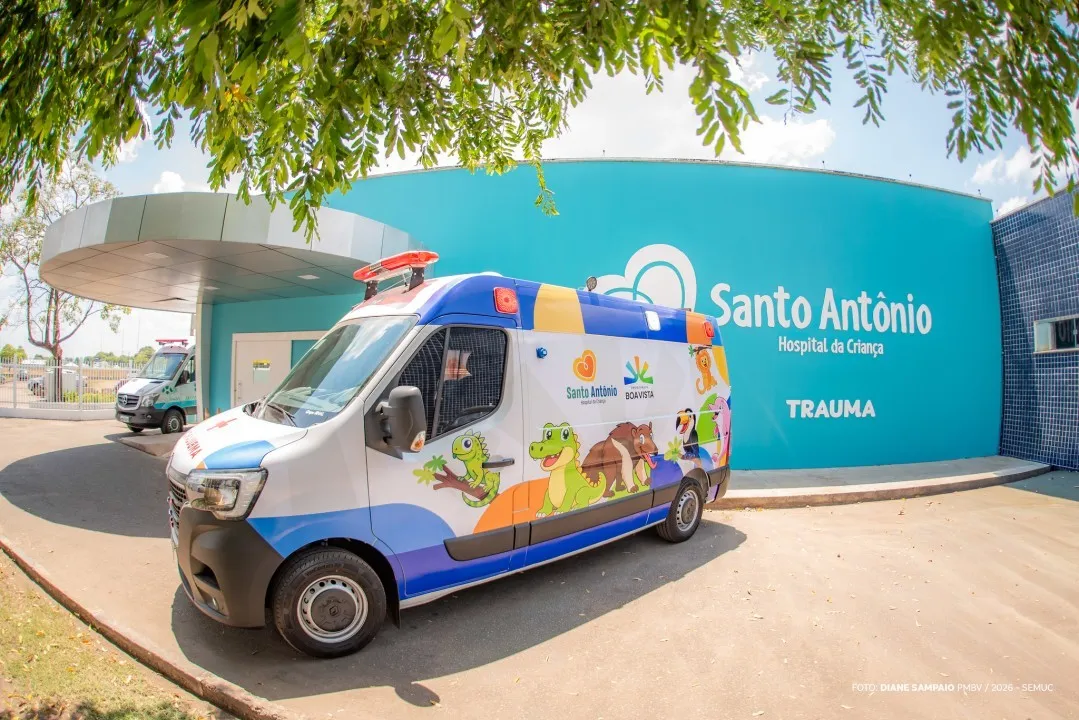Hospital da Criança Santo Antônio recebe nova ambulância com estrutura de UTI móvel para reforçar o atendimento pediátrico em Boa Vista.